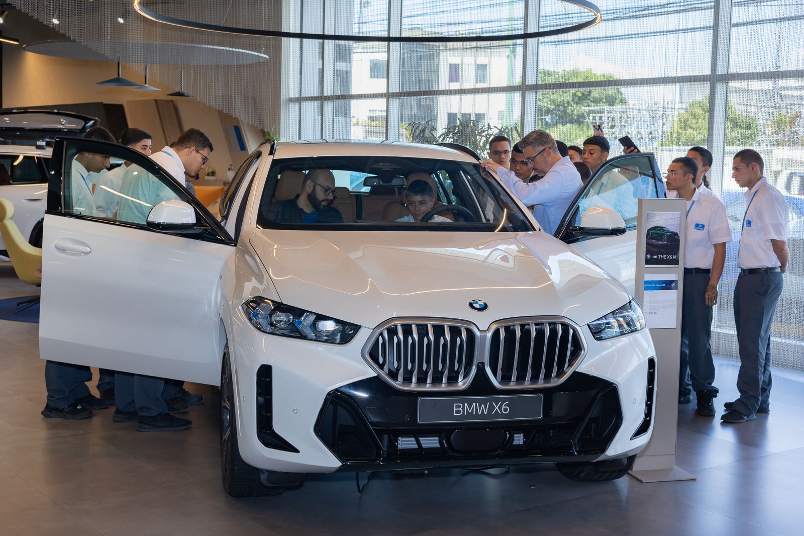 Red Motors potencia el aprendizaje técnico de estudiantes de mecánica automotriz de la Fundación Samuel
